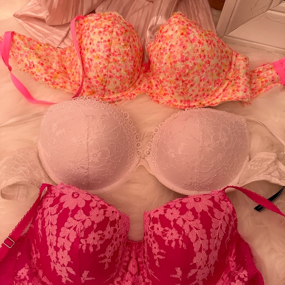 COPY - Victoria Secret Bra - Picture 1 of 9